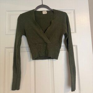Green ribbed cropped sweater
